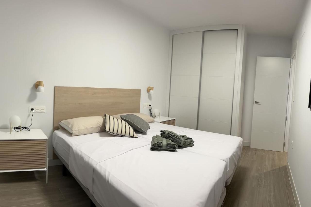 Apartamentos Breton 17 Suite Familiar Alicante Eksteriør billede