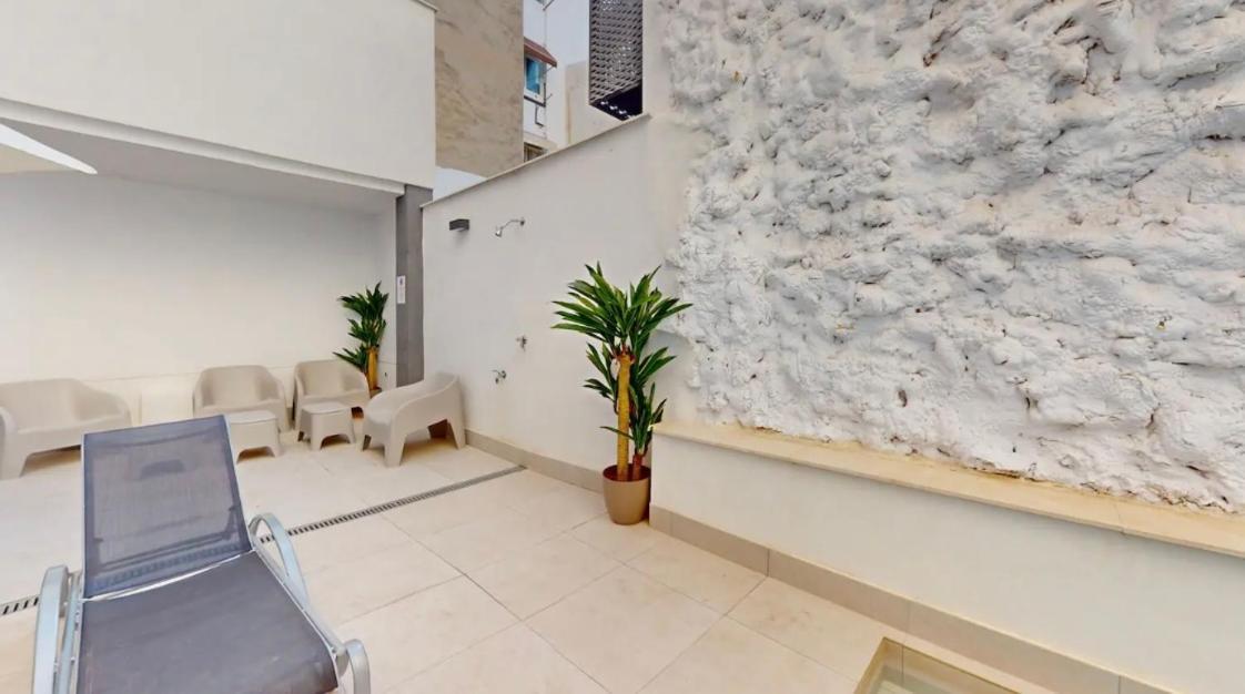 Apartamentos Breton 17 Suite Familiar Alicante Eksteriør billede