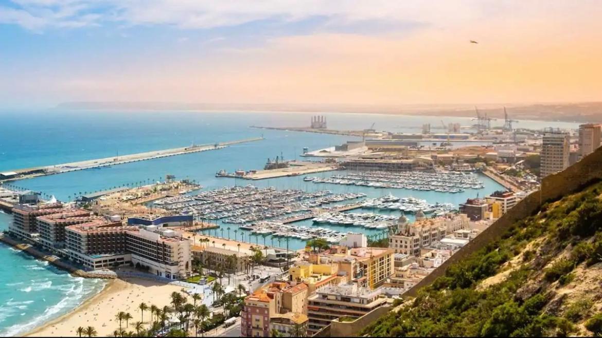 Apartamentos Breton 17 Suite Familiar Alicante Eksteriør billede